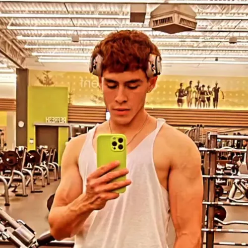Another gym selfie â