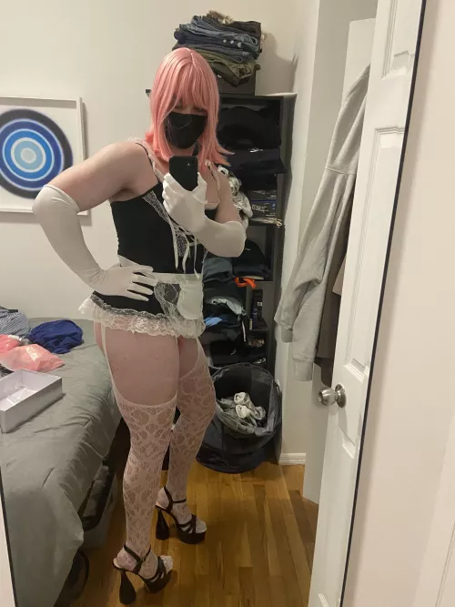 Anyone need some cleaning done? Sissy maid at your service 😉