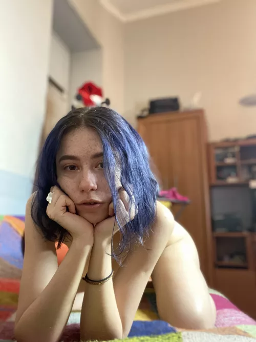 Blue-headed snail 🍇