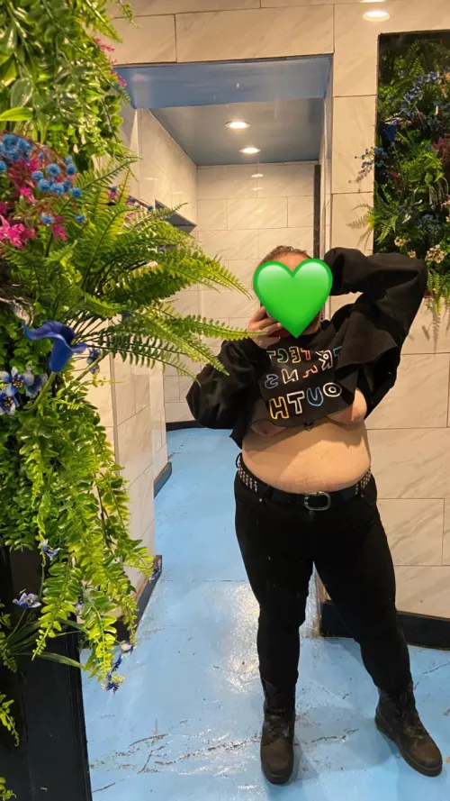 Club bathroom mirrors hit different 🥵