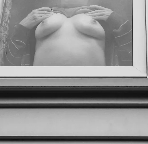 (f)48 wonders if the neighbours saw