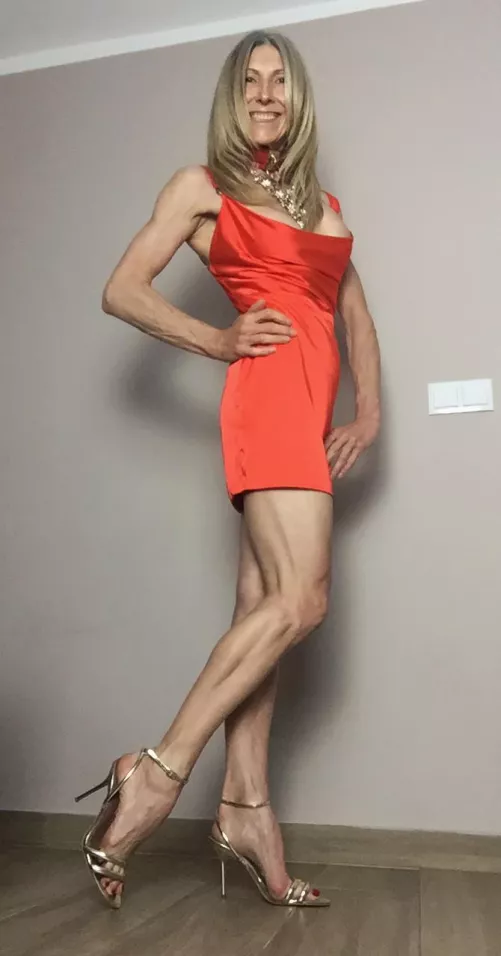 I don't usually wear orange, but these gold heels convinced me otherwise