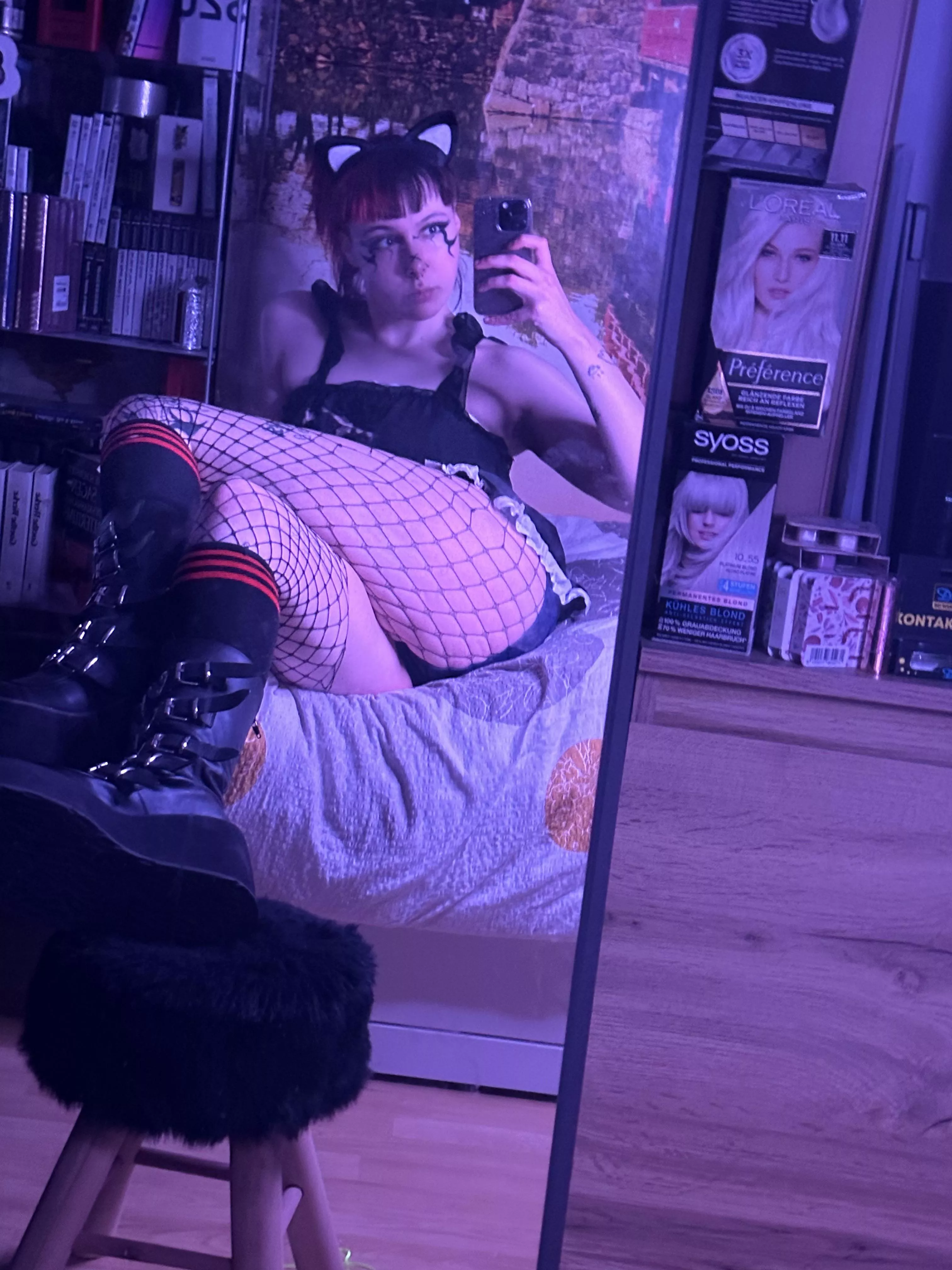 I fucked my boyfriend’s best friend again while he had gone shopping for condoms for us. Only little he knew we weren’t even going to use any protection. In the end he was allowed to lick the creampie from his best friend who bred me out of me.