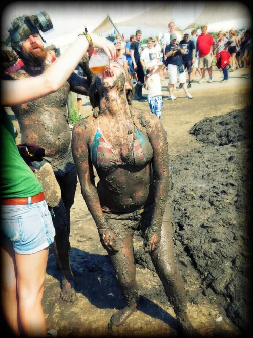 I wanna get drunk asf and covered in mud and get a lot of attention from everyone