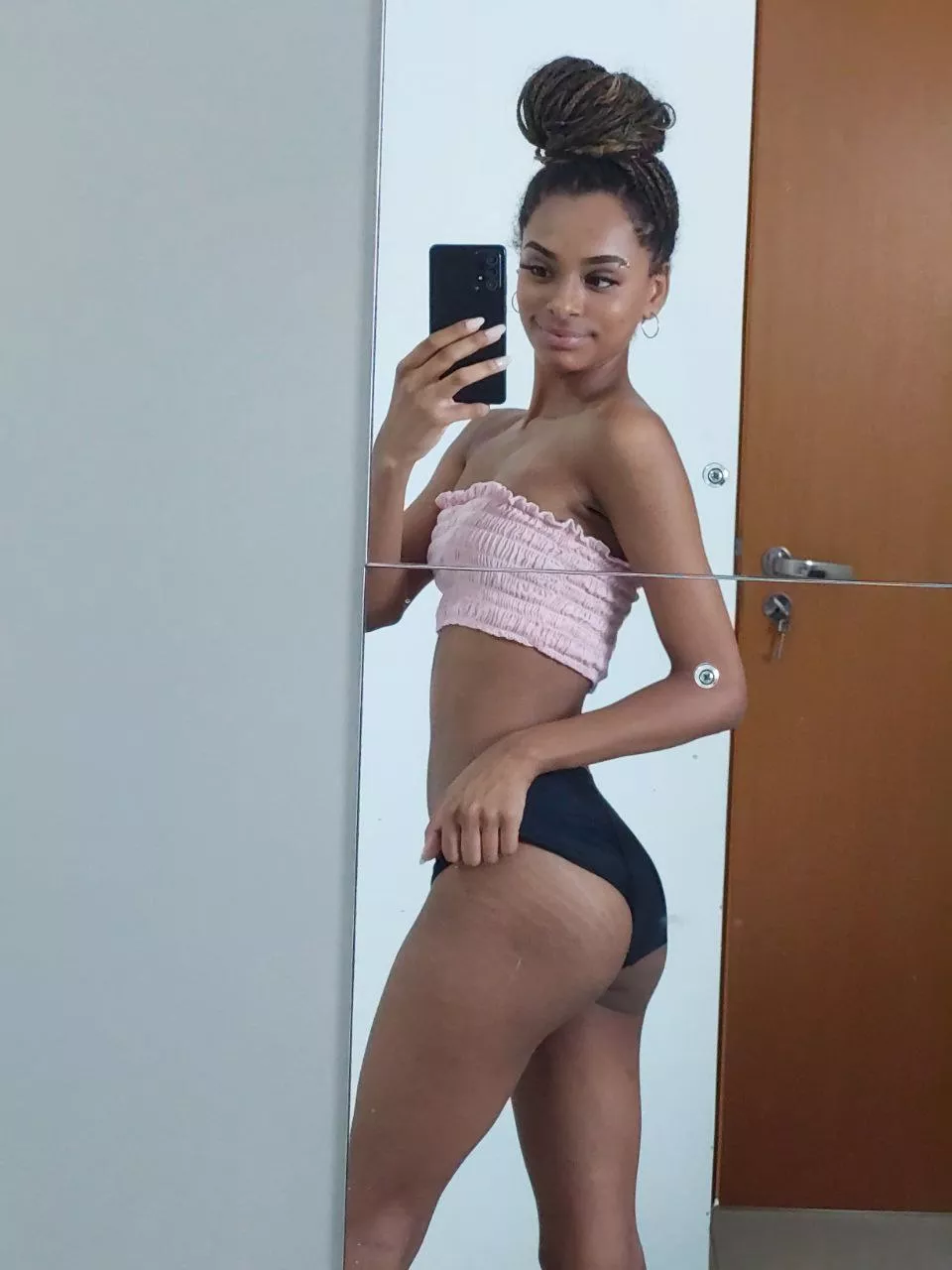 I'm the kind of woman who can make you feel like you're in a movie.