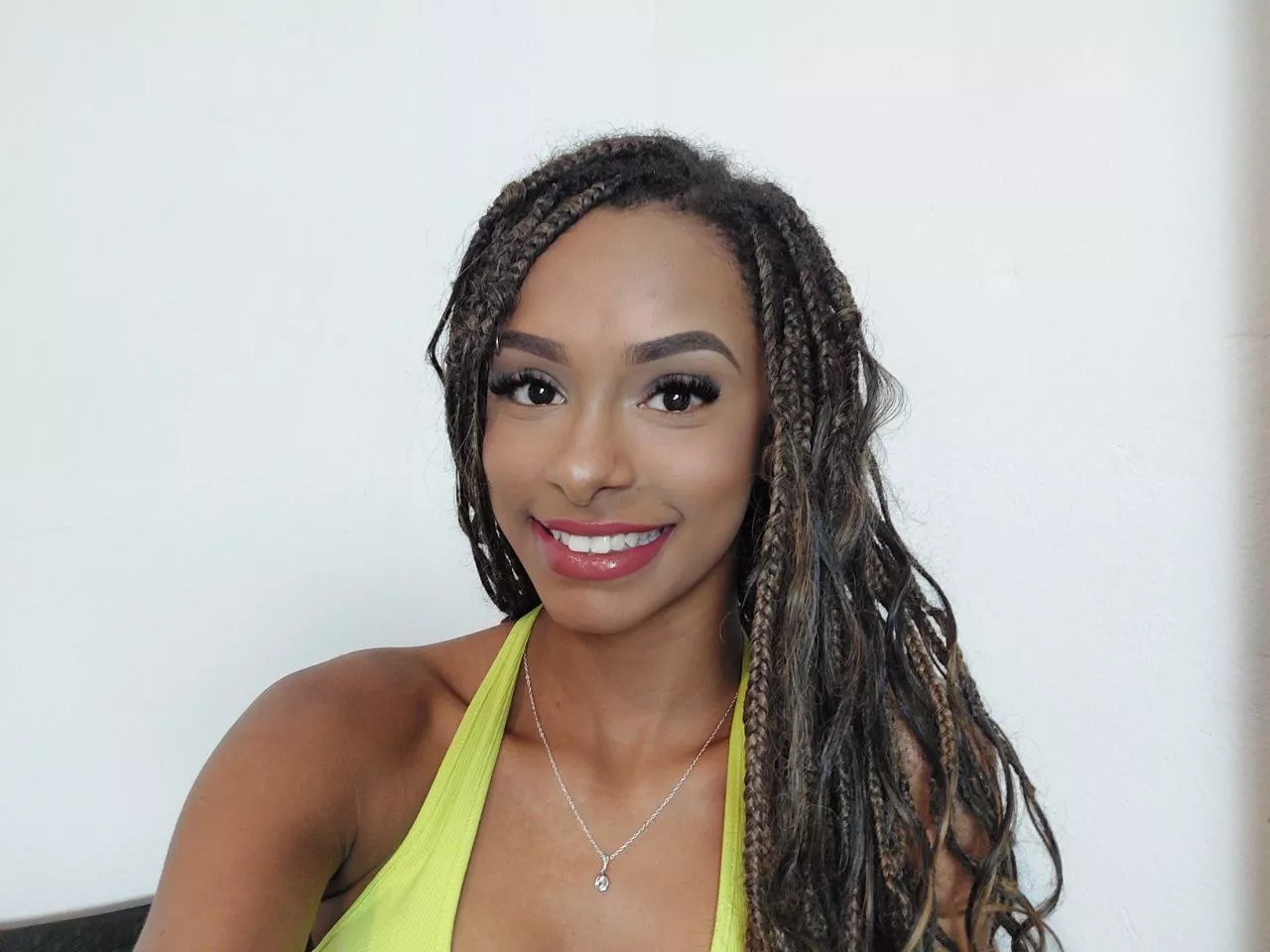 I'm the kind of woman who can make you feel like you're in a wonderland.