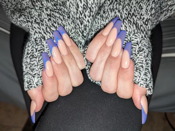 Introducing the new chrome French tip set 😉 Enjoy 💕