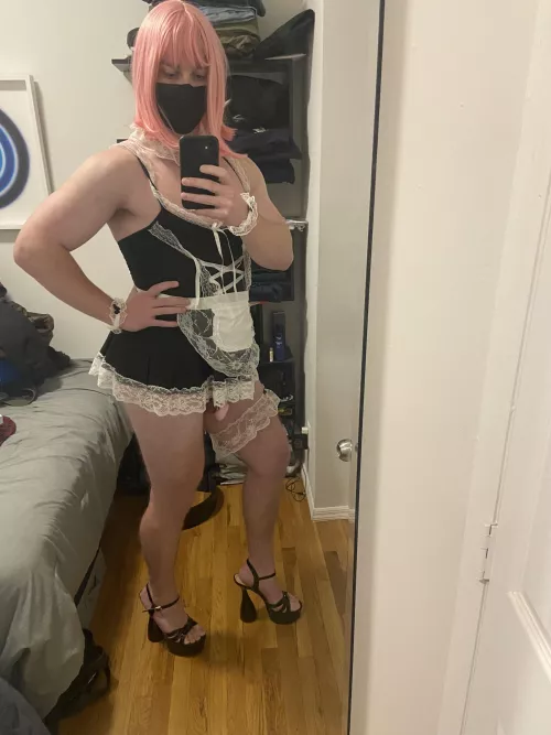 Is there a sluttier maid on this planet? Don’t think so babe hehe 😈😈😈