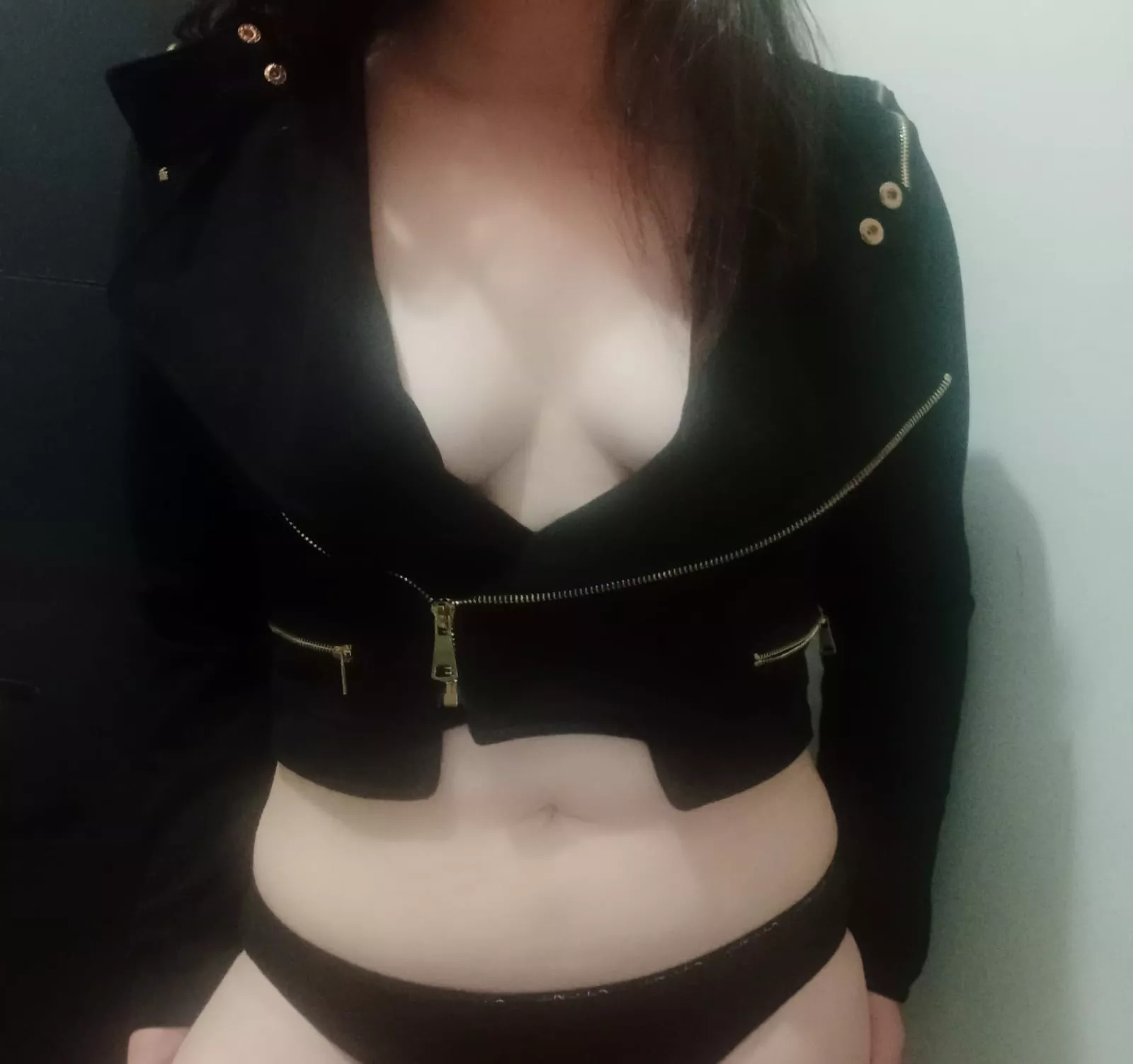 Let's wear black tonight! 🔥🤘🏼🖤 [f]