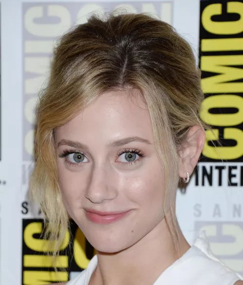 Lili Reinhart