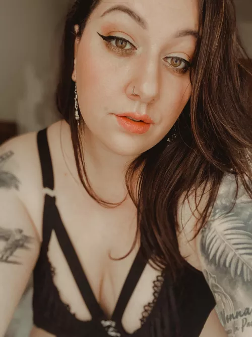 Look into my eyes not around the eyes in the eyes, 3,2,1, you’re under 😂