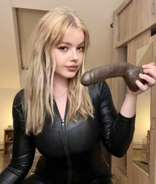 Moan for mle while I stick it in your asshole