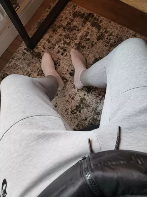 Pull my dick out these techs and worship me 😈😘