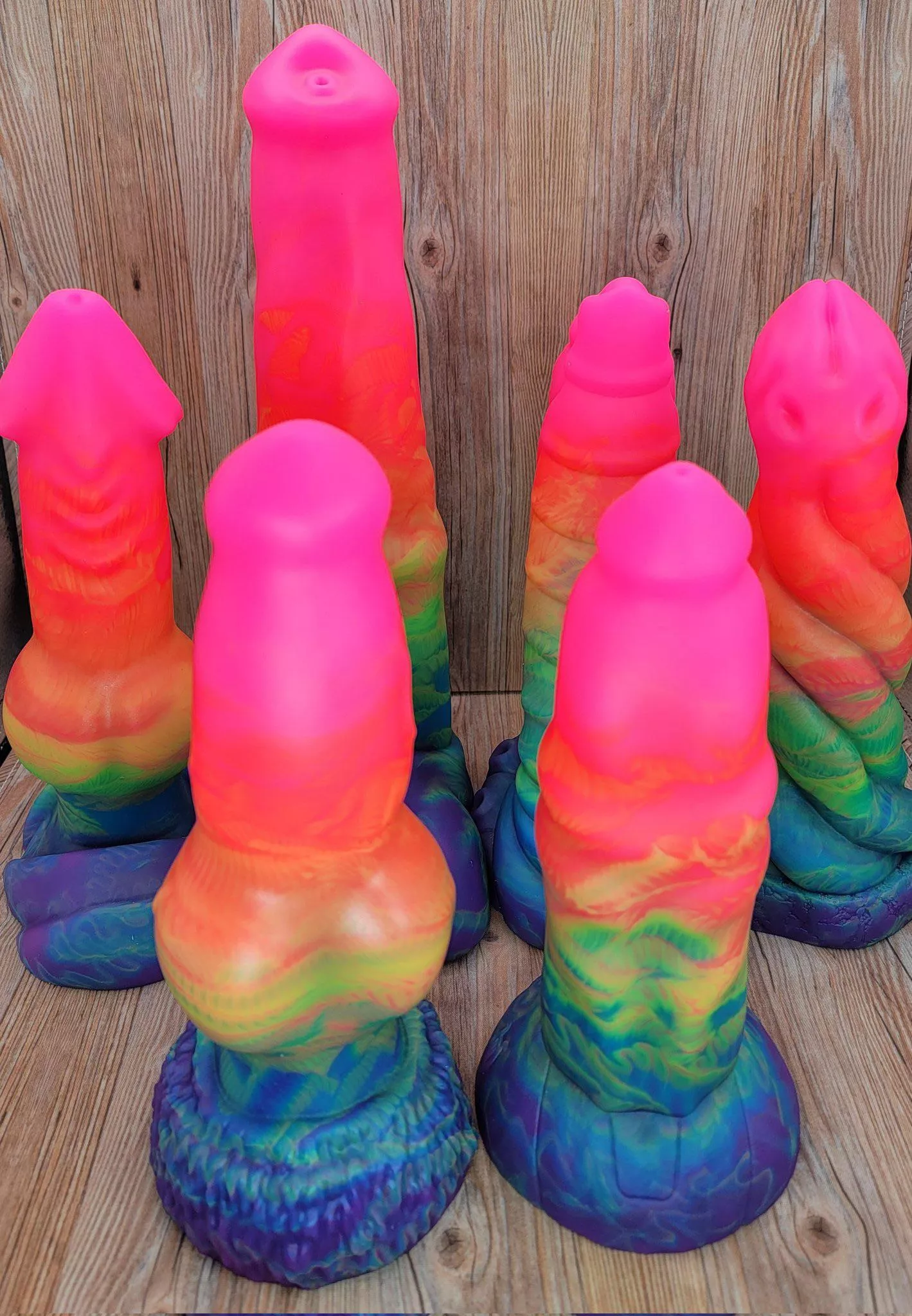 these big beauties from the Wandering Bard drop tonight! 😍🌈