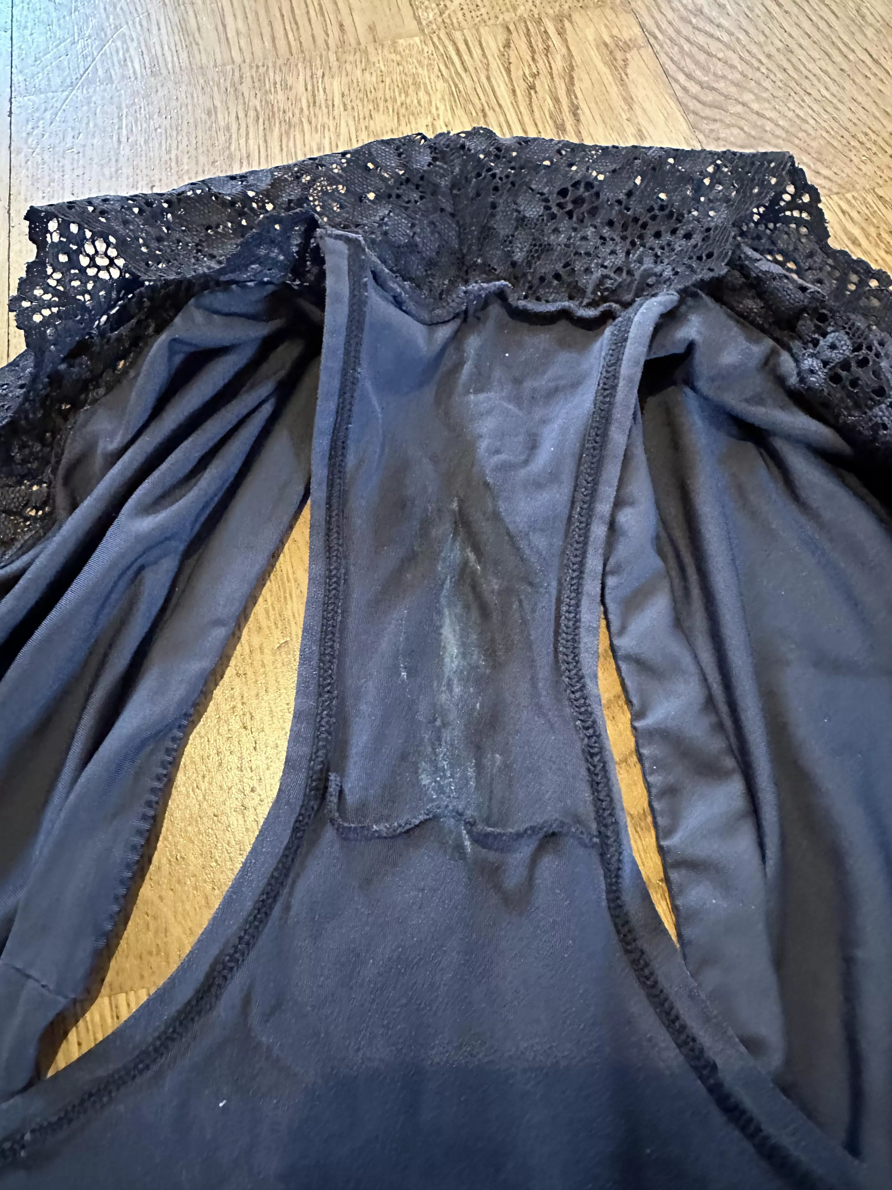 They are completely soaked after 8k on the treadmill this morning 💦💦😍