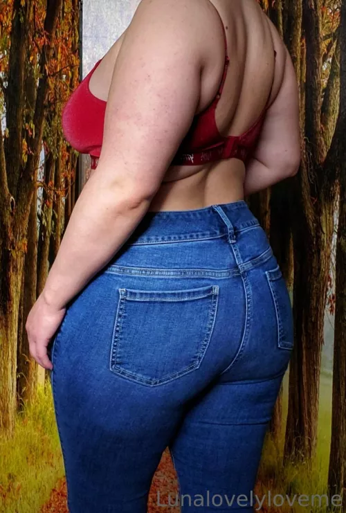 Thick girl in tight jeans