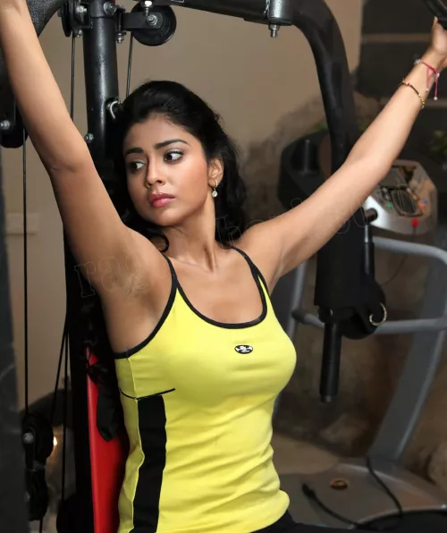 Wanna lick those sweaty pits after the gym 🏋️‍♀️ session