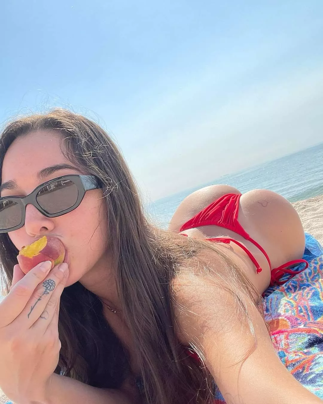 which 🍑 u like more?