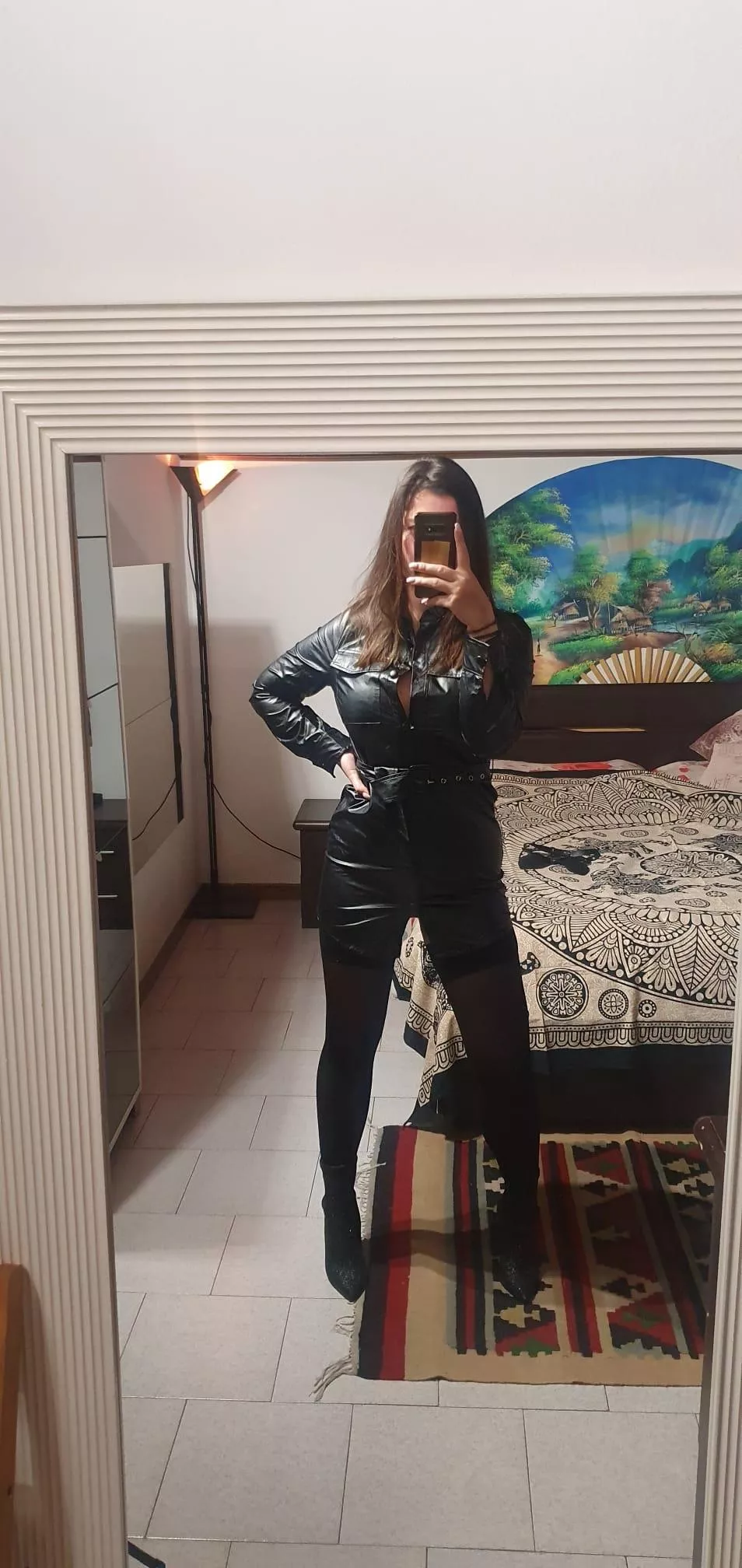 who can guess what this outfit is missing? watch out who guesses 🔫