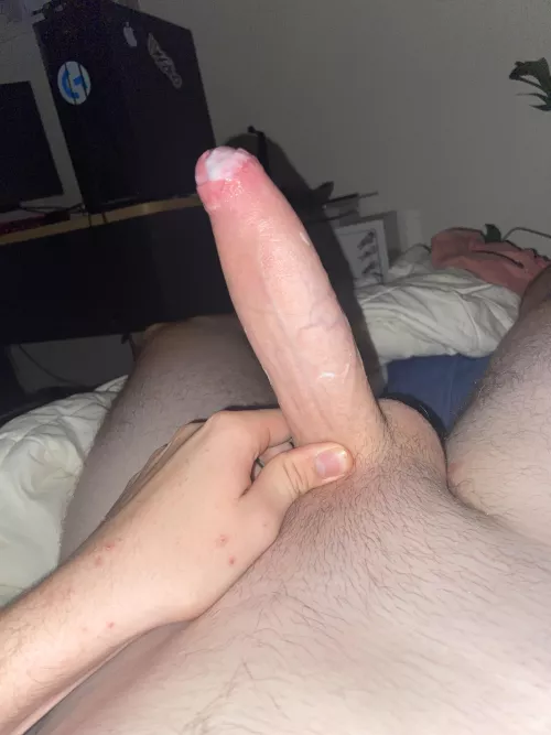 Who wants to see me cum
