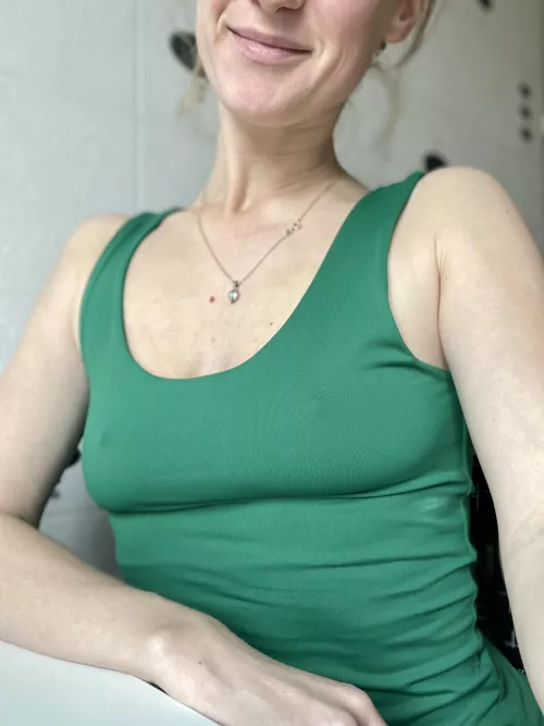 Working and quickly took a selfie 😏