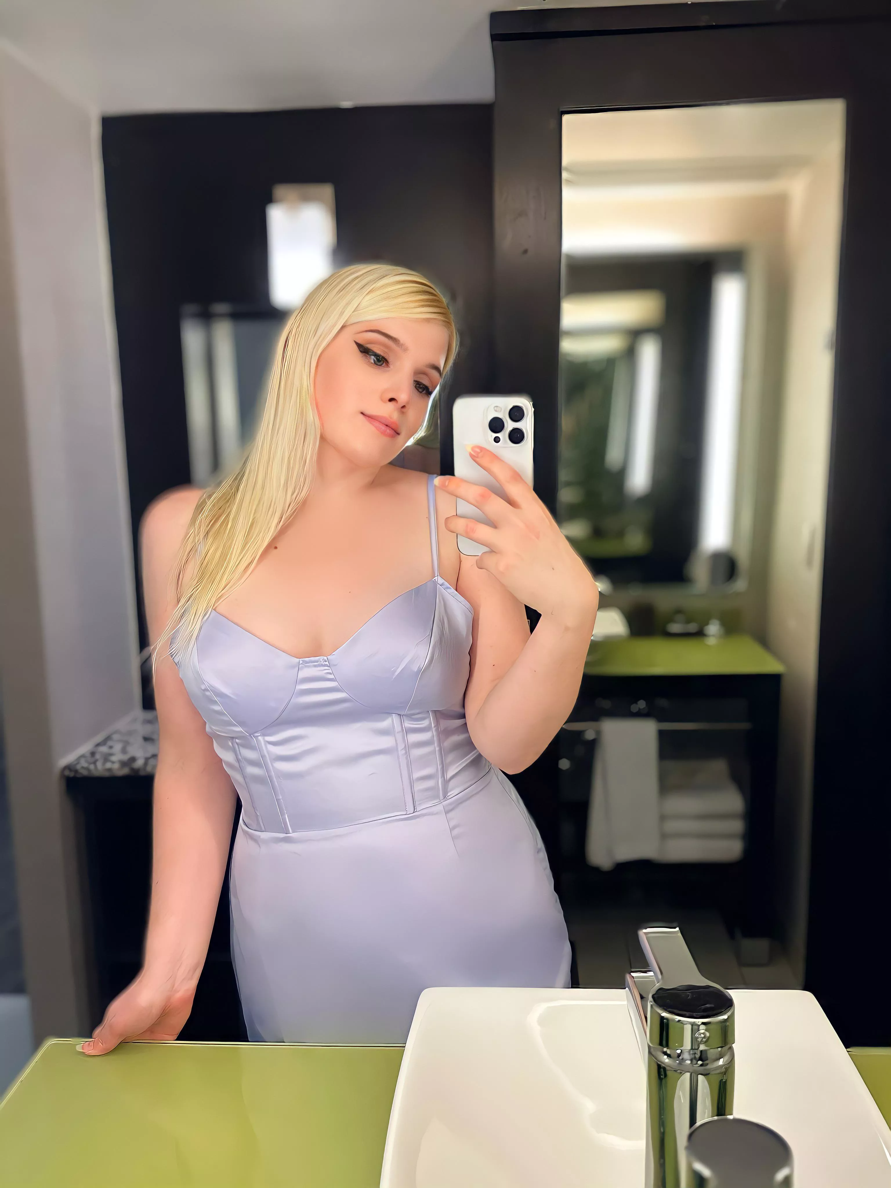 Would you travel with a curvy femboy? 🥹