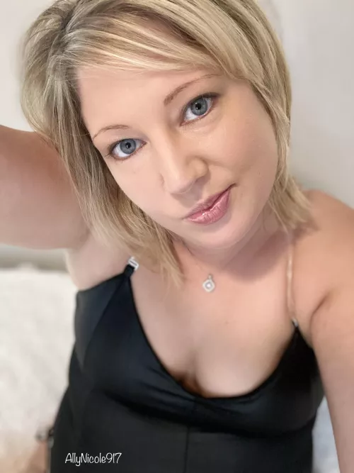 Your pretty blonde of the night 😘