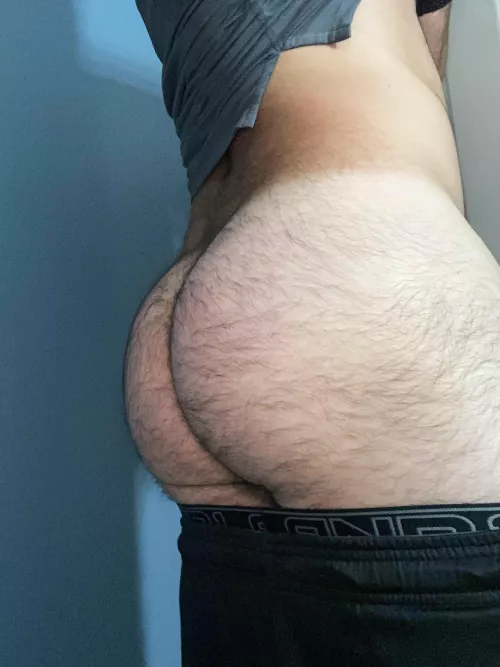 24 have anywhere I can put this? 🍑DMs are open