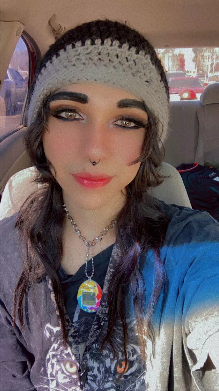 *beep boop* Happy Femboy Friday! *beep boop*