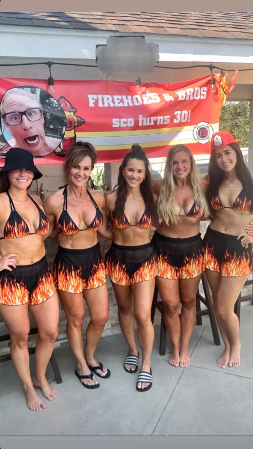 Best friend's mom(58/2nd from left), and her daughter/best friend's sister(33/3rd from left)👍