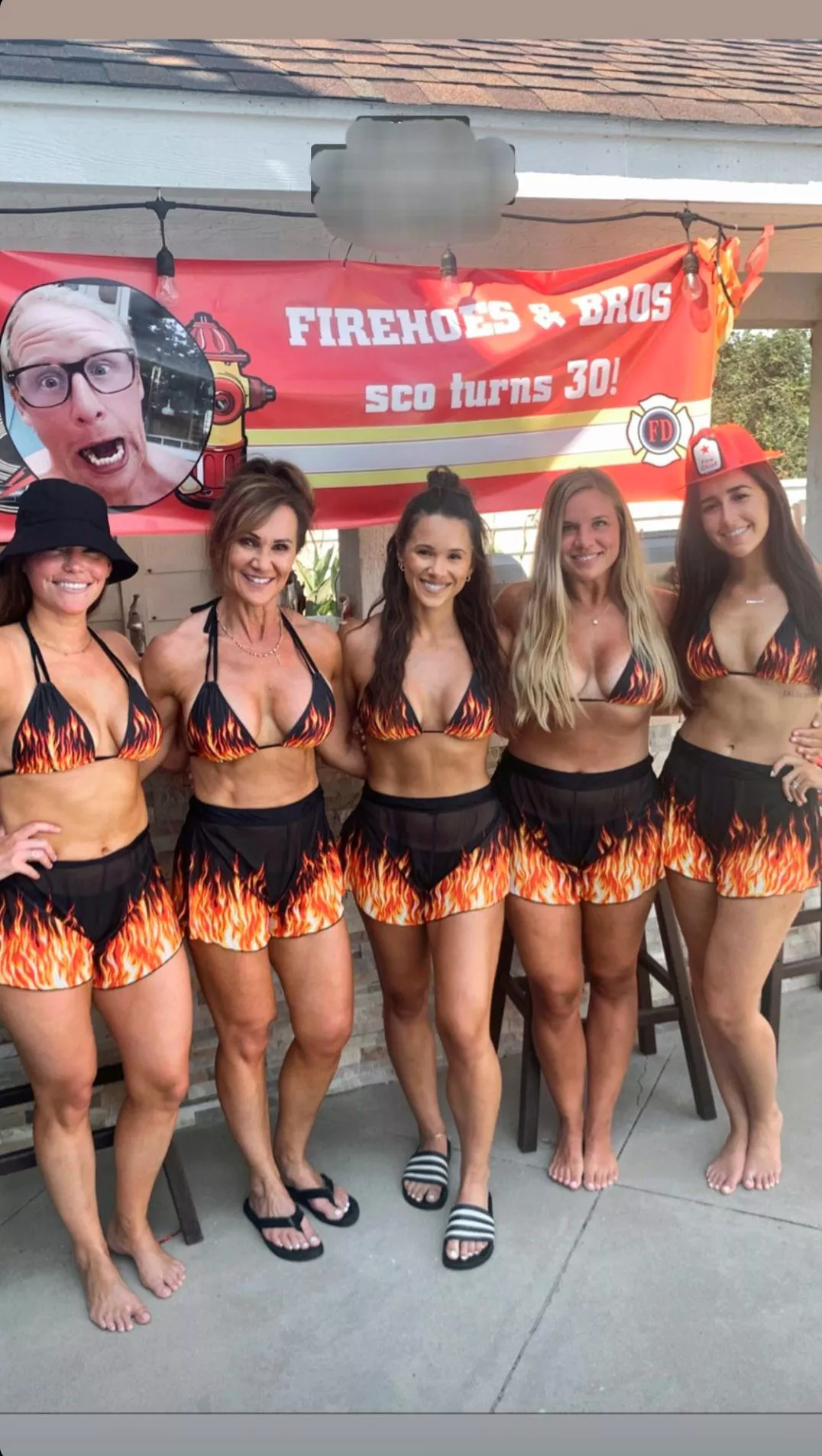 Best friend's mom(58/2nd from left), and her daughter/best friend's sister(33/3rd from left)👍