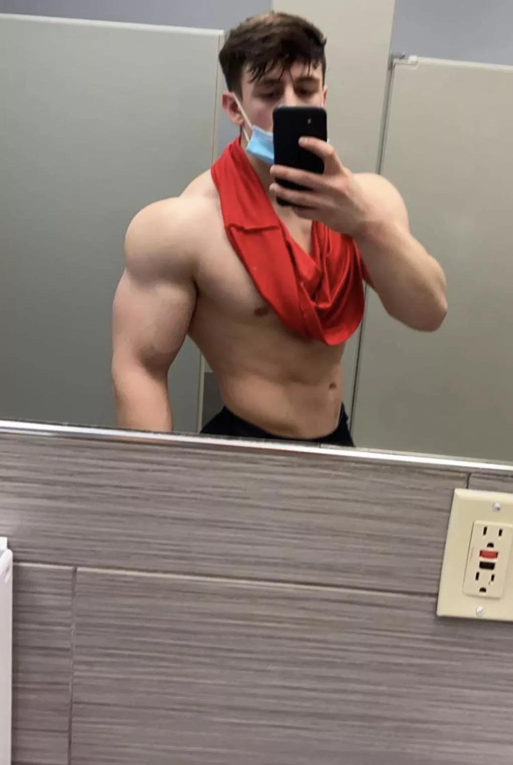 Big muscle sub who needs to get cucked again 😩