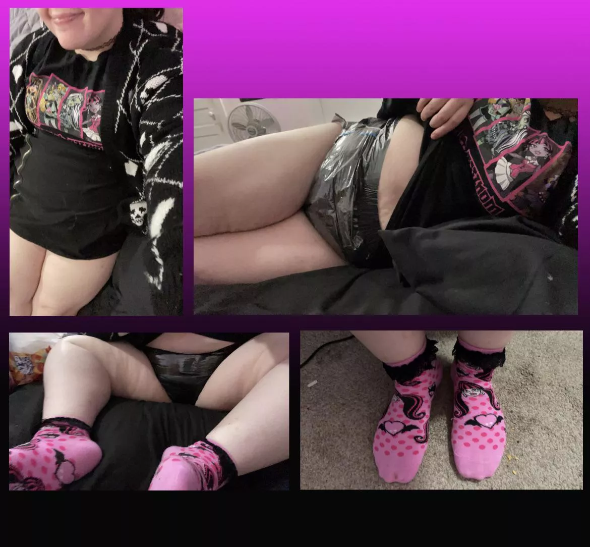 I feel so nostalgic in monster high!