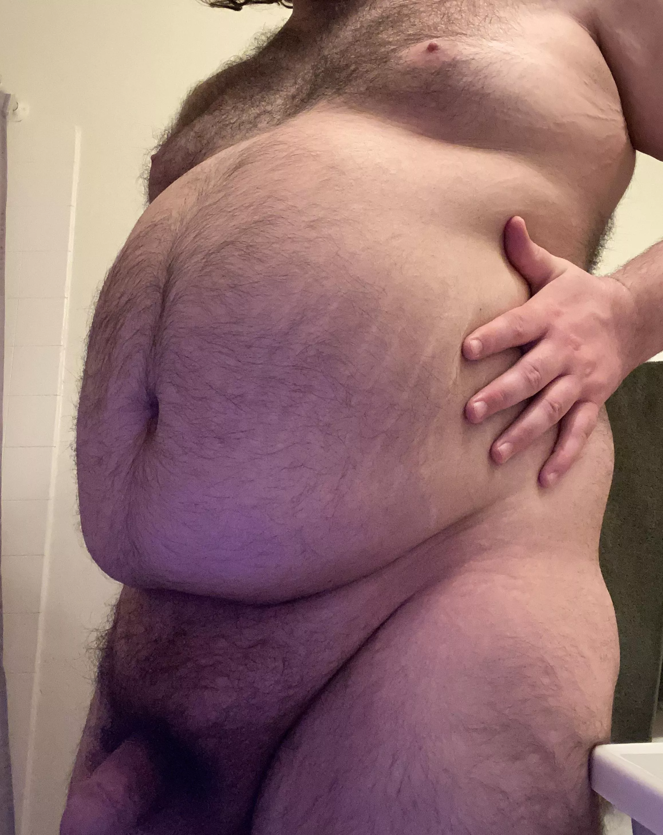 I need a few more hands for all this belly 😉