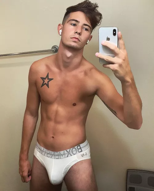 Is my bulge big enough for you? 👀