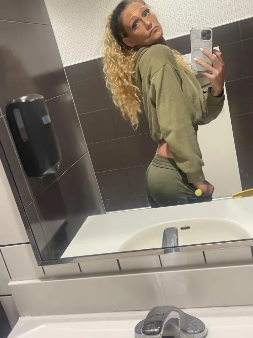 Married but still loves to be treated like whore