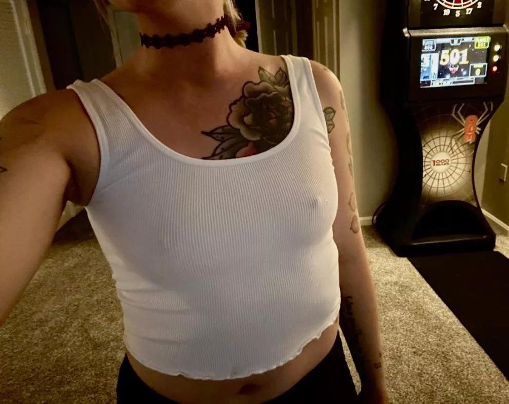 Maybe not the most appropriate outfit to play darts in 🤷‍♀️