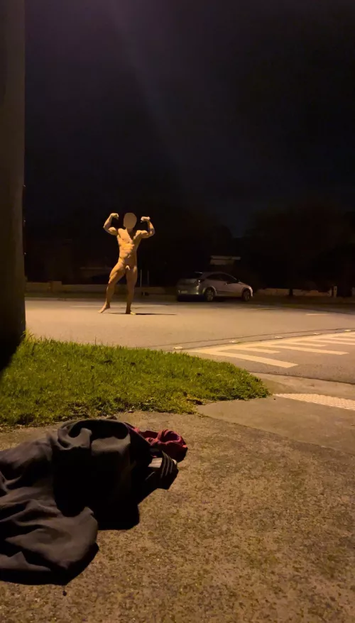 Nudie runs under the street lights!