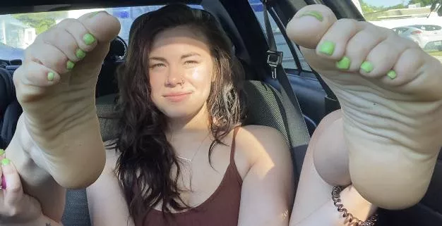 Oc I’m smirking only cause I’m imagining the things you’d do to my toes and soles 😉