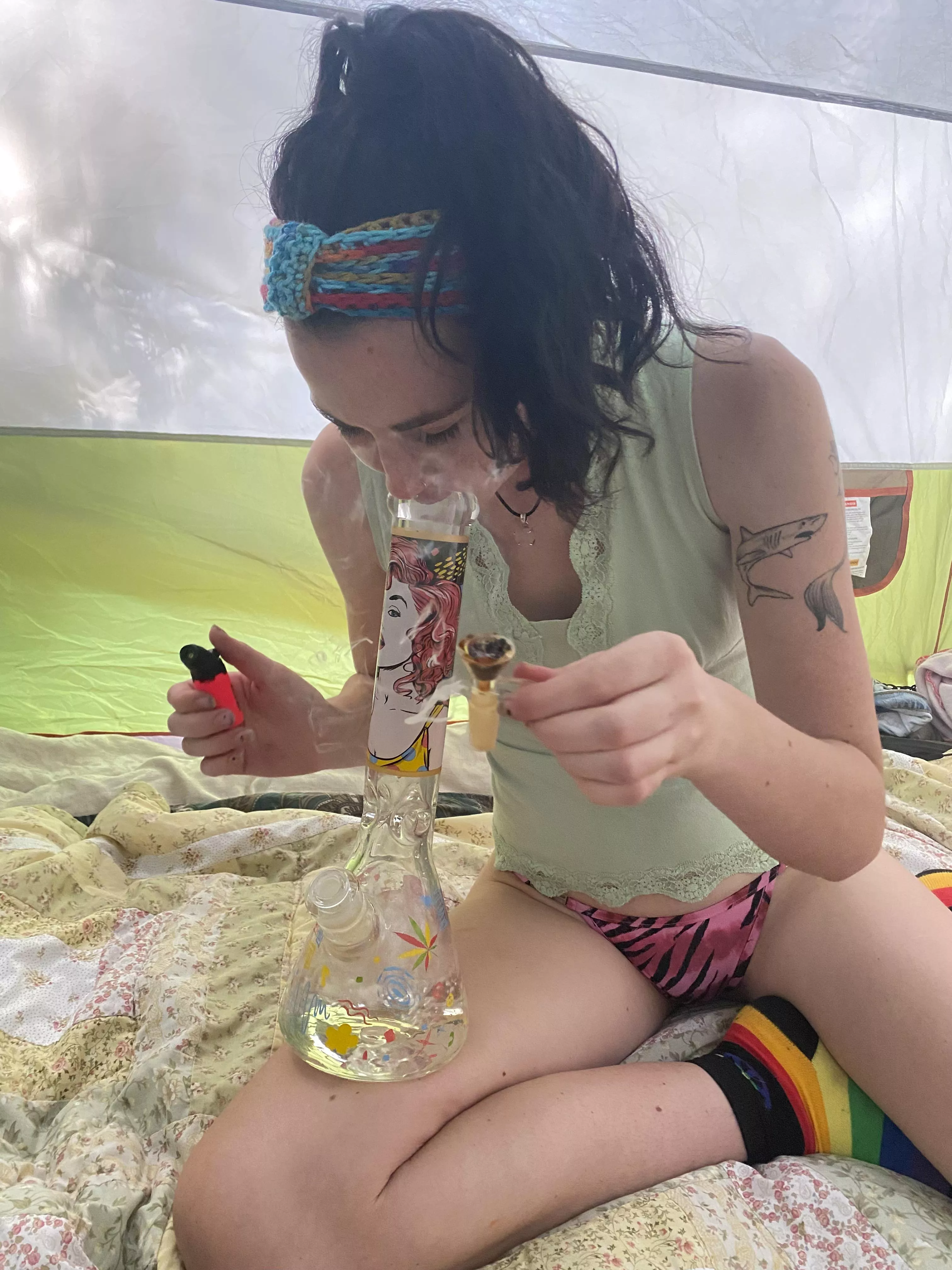 Smoke w/ me, I’ll take my shirt off😋