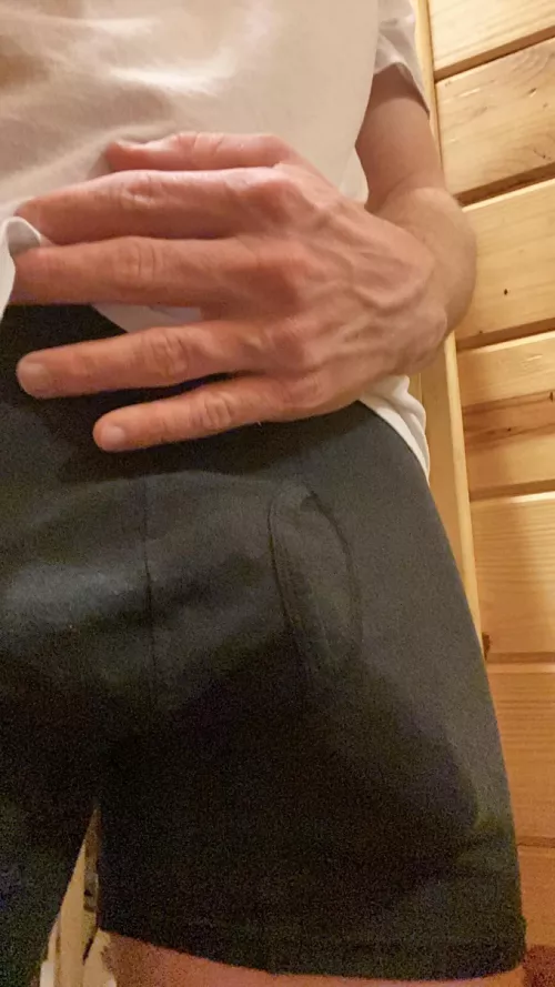 The bulge selfie is not as easy as it looks.