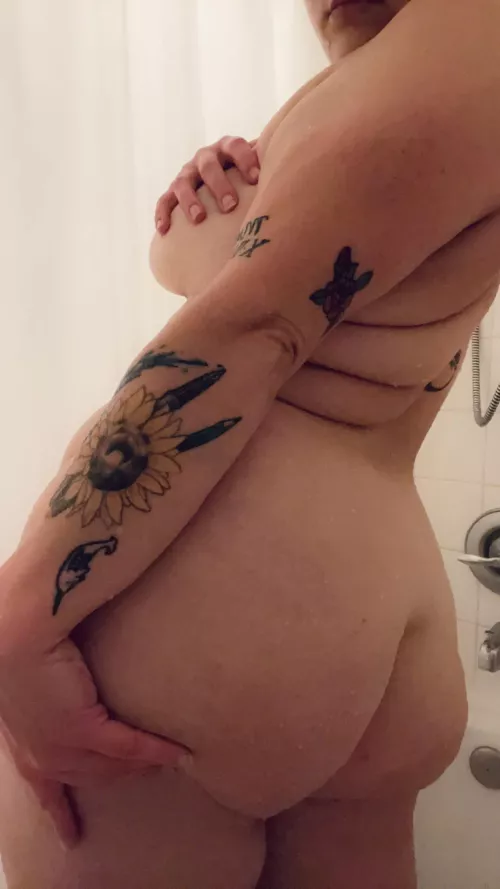 This shower is big enough for another, come join 😈