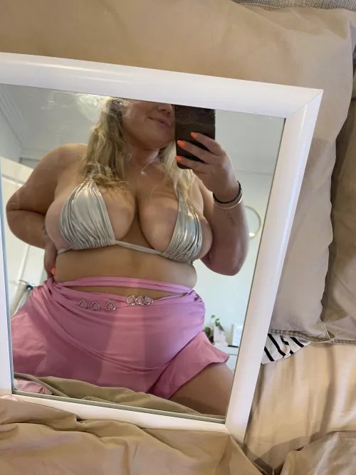 Titties always trying to come out & play 🙈