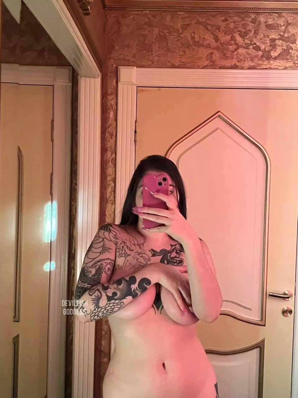 u need more handbra photos in your feed