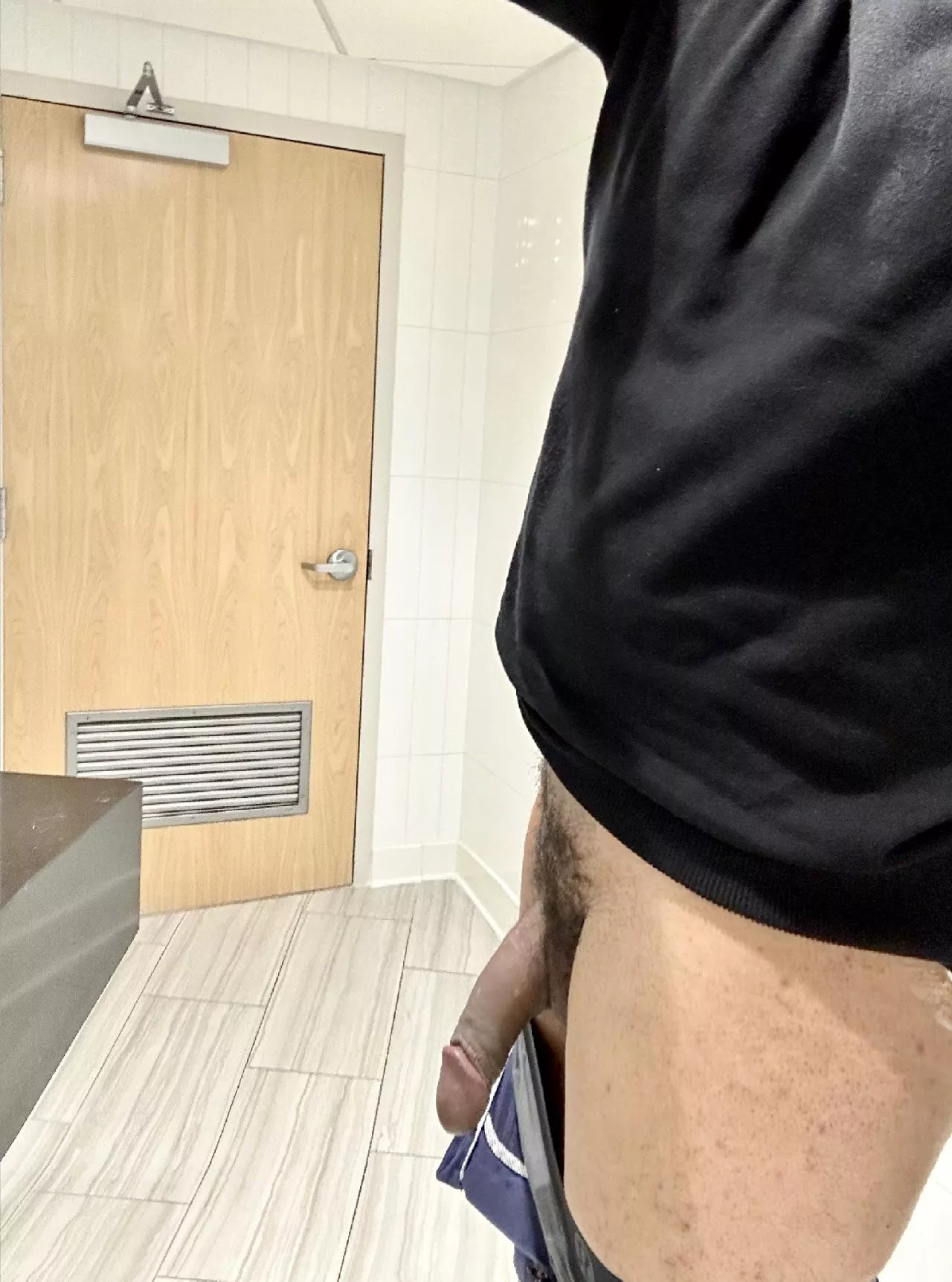 Waiting to shock some coworkers 😈 love flashing, riskier the better