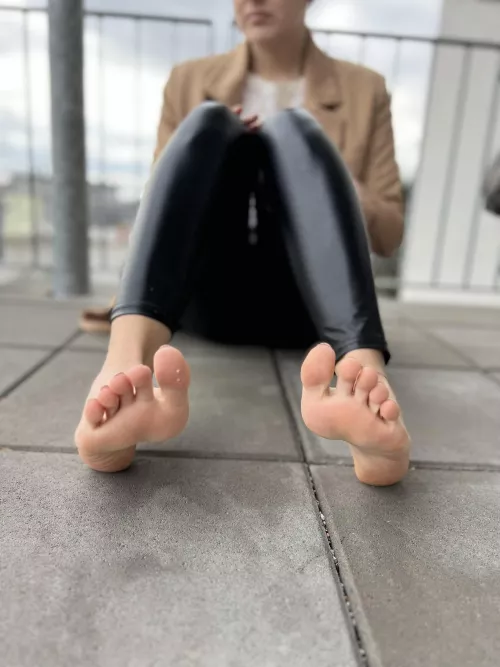 What would you do with my cute feet?😌✨