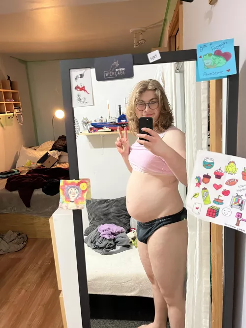 Who’s into fat trans girls 💖