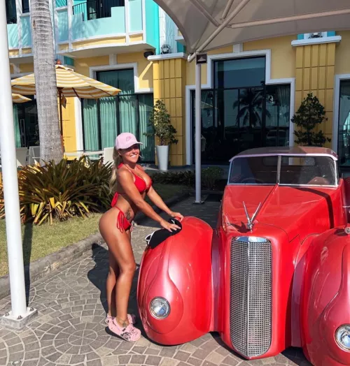 Would you kneel down in front of everyone & kiss My ass? 👅❤️💋