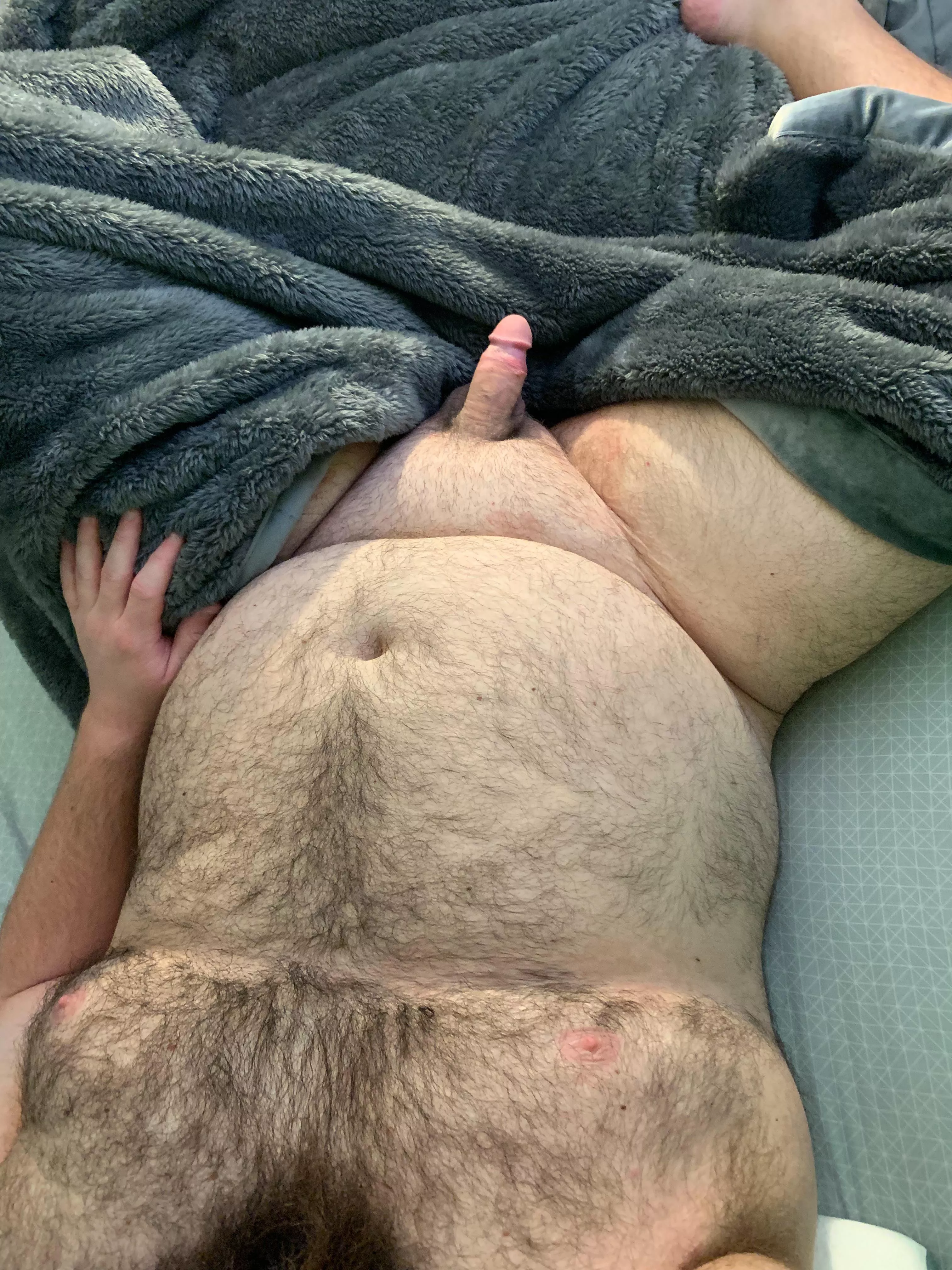 Any volunteers to give head in bed