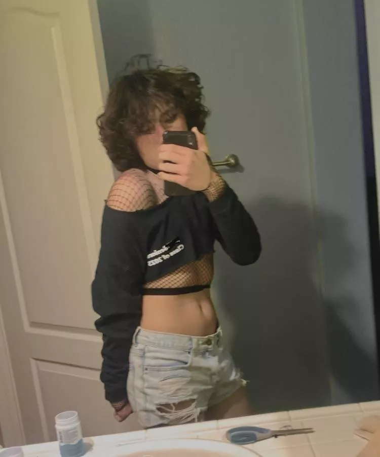 do i look good in fishnets🥺